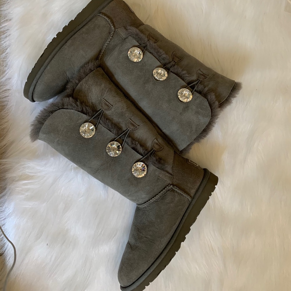Gray Swarovski Crystal Button Uggs - Size 6
